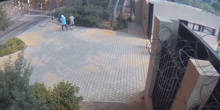 Συγκλονιστικό βίντεο από την επέλαση της φωτιάς στη Βαρυμπόμπη