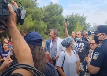 Ένταση κατά την επίσκεψη Πλεύρη στο ΕΚΑΒ Θεσσαλονίκης – Βίντεο