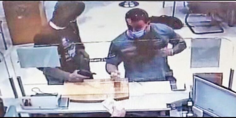 Ψάχνουν τον ρόλο της συντρόφου του ληστή της Μητροπόλεως