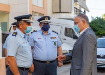 Σε αστυνομικές υπηρεσίες της Δυτικής Αττικής ο Θεοδωρικάκος