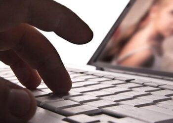 Εκβίαζε μικρά κορίτσια με γυμνές φωτογραφίες στα social media