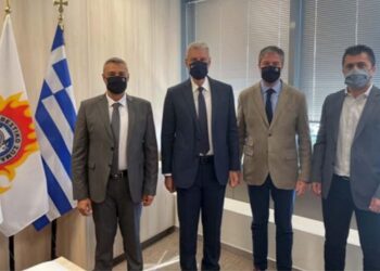Συνάντηση των αξιωματικών της Πυροσβεστικής με τον Υπουργό Πολιτικής Προστασίας
