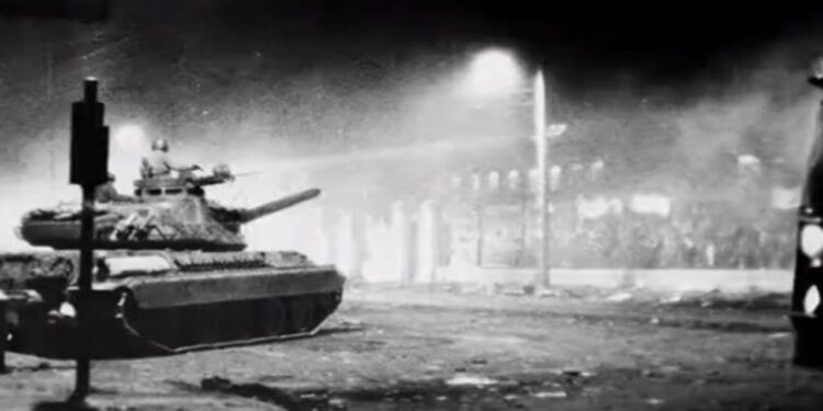 Σε έκθεση φωτογραφίας για την εξέγερση της 17ης Νοέμβρη ο Θεοδωρικάκος