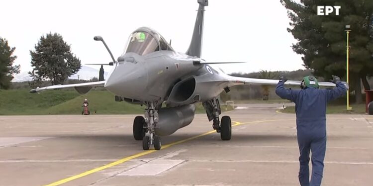 Τα “γεράκια” πάτησαν στη γη – Στην Τανάγρα τα πρώτα έξι Rafale