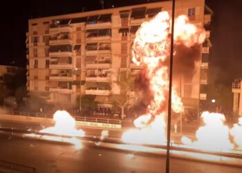 “Χριστός Ανέστη” με μολότοφ και γκαζάκια – Έντεκα συλλήψεις από την ΕΛΑΣ