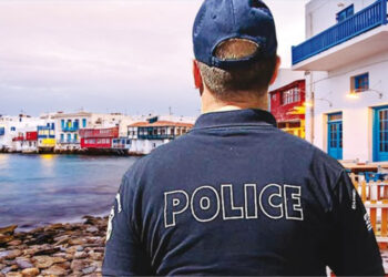 Γιατί οι αστυνομικοί εγκαταλείπουν τη Μύκονο – Όλο το απίστευτο παρασκήνιο