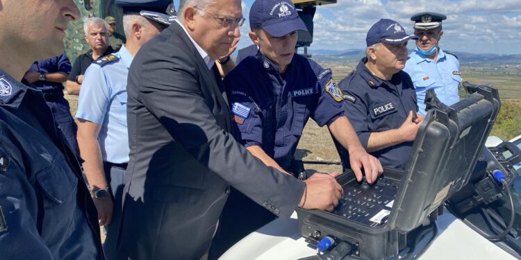 Θεοδωρικάκος: «1500 άτομα επιχείρησαν να μπουν στον Έβρο – Οργανωμένο σχέδιο της Τουρκίας»