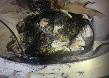 Έβαλε φωτιά στο σπίτι του για να εξαφανίσει δέκα κιλά χασίς