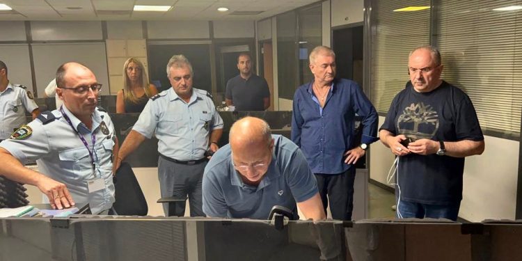 Συγχαρητήρια διά ασυρμάτου από τον Οικονόμου στους αστυνομικούς της ΓΑΔΑ