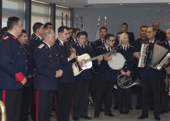 Κάηκε στο ΚΕΜΕΑ και “φύσηξε” τα Κάλαντα ο Οικονόμου – Έντονη δυσαρέσκεια στην ΕΛΑΣ