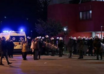 Προσχεδιασμένη η επίθεση στο Ρέντη – Είχαν κρυμμένα πυρομαχικά στο γήπεδο