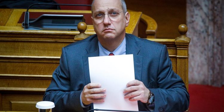 Ανασχηματισμός για να φύγει ο Οικονόμου από την Κατεχάκη