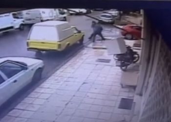 Τρίκαλα: Aιματηρή ληστεία σε χρηματαποστολή – Ο δράστης μαχαίρωσε σεκιουριτά – ΒΙΝΤΕΟ ΝΤΟΚΟΥΜΕΝΤΟ