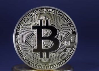 Μέρα ορόσημο για το Bitcoin: Έσπασε το φράγμα των 100.000 δολαρίων για 1η φορά