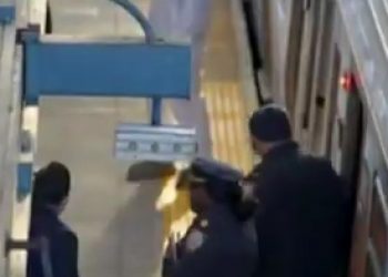 Δολοφονία-σοκ στη Νέα Υόρκη: Άνδρας έβαλε φωτιά σε άστεγη και την έβλεπε να καίγεται ζωντανή – ΒΙΝΤΕΟ