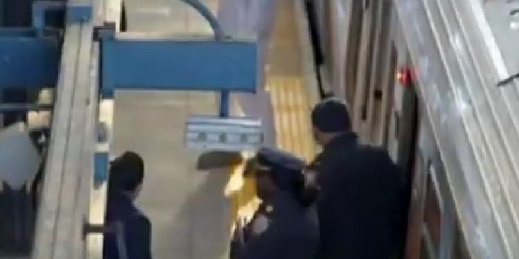 Δολοφονία-σοκ στη Νέα Υόρκη: Άνδρας έβαλε φωτιά σε άστεγη και την έβλεπε να καίγεται ζωντανή – ΒΙΝΤΕΟ