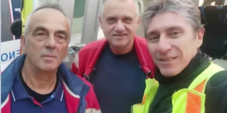 Θεσσαλονίκη: Διασώστες του ΕΚΑΒ ξεγέννησαν γυναίκα στο σπίτι της – Ο μπόμπιρας ήταν… βιαστικός – BINTEO
