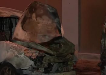 Καλλιθέα: Εμπρησμός σε φορτηγάκια των ΕΛΤΑ τα ξημερώματα – ΒΙΝΤΕΟ