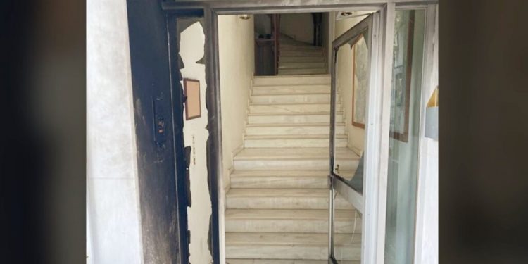 Χολαργός: Έκρηξη εμπρηστικού μηχανισμού σε πολυκατοικία όπου διαμένει αστυνομικός – ΒΙΝΤΕΟ