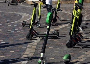 Θεσσαλονίκη: Έκλεψαν 291 ηλεκτρικά πατίνια (και τις μπαταρίες τους) από αποθήκη στον Λαγκαδά