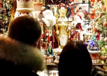 Χριστούγεννα 2024: Σε ισχύ από σήμερα το εορταστικό ωράριο – Ποιες Κυριακές θα είναι ανοιχτά τα μαγαζιά