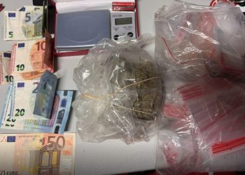 Η ομάδα ΔΙΑΣ έκανε double: 2 συλλήψεις νεαρών σε Ελληνικό και Άγιο Παντελεήμονα για διακίνηση ναρκωτικών – ΦΩΤΟ