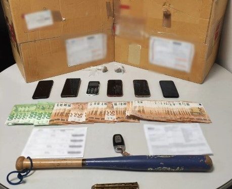 Στη «φάκα» της ΕΛΑΣ συμμορία που εισήγαγε πάνω από 10 κιλά κάνναβης αεροπορικώς – 4 συλλήψεις – ΦΩΤΟ