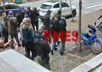 Θεσσαλονίκη: Κακουργηματικές διώξεις στους συλληφθέντες για τα πλαστούς πίνακες – Θα «τσέπωναν» περίπου 400.000 ευρώ – ΒΙΝΤΕΟ