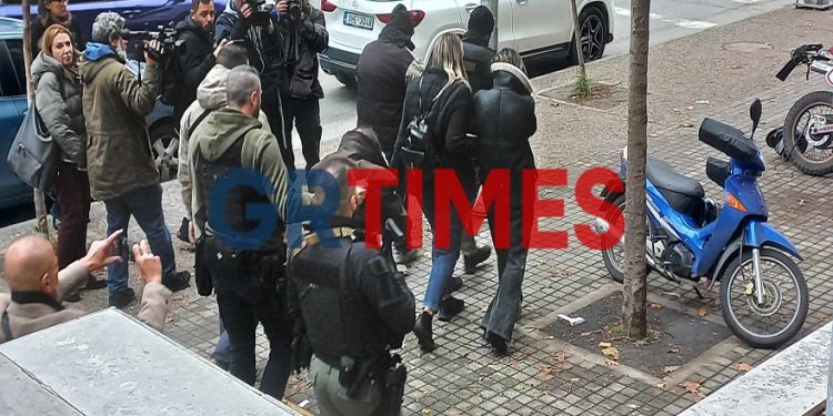 Θεσσαλονίκη: Κακουργηματικές διώξεις στους συλληφθέντες για τα πλαστούς πίνακες – Θα «τσέπωναν» περίπου 400.000 ευρώ – ΒΙΝΤΕΟ