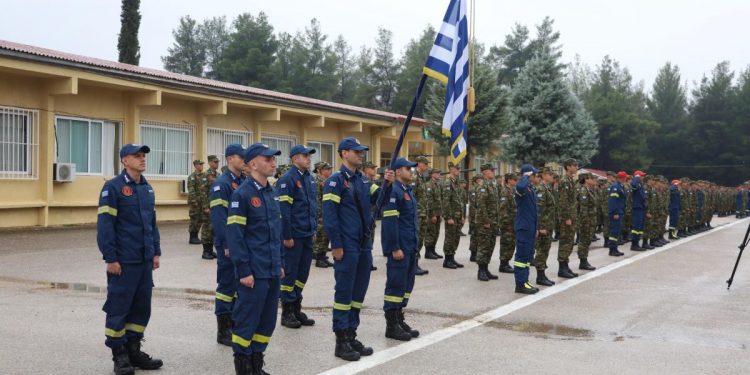 Τελετή ολοκλήρωσης στρατιωτικής εκπαίδευσης πρωτοετών Δοκίμων Ανθυποπυραγών και Πυροσβεστών στον Αυλώνα – ΒΙΝΤΕΟ