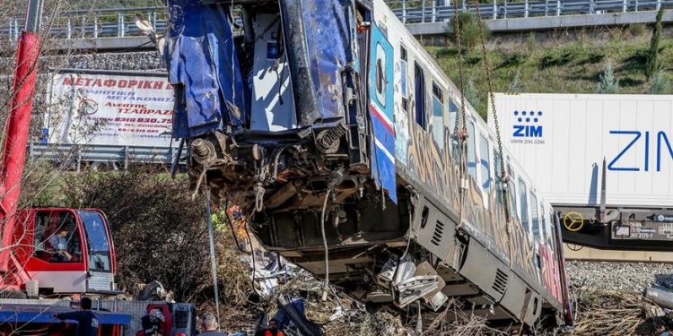 Τέμπη: Ποινική δίωξη σε στέλεχος του υπουργείου Μεταφορών
