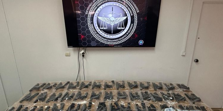 Μεγάλη επιχείρηση της ΕΛΑΣ για την τουρκική μαφία: 8 συλλήψεις και 8 προσαγωγές – Κατασχέθηκαν 49 όπλα – ΒΙΝΤΕΟ – ΦΩΤΟ