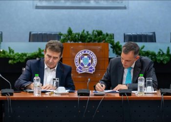 Ο Χρυσοχοΐδης υπέγραψε μνημόνιο συνεργασίας για την προστασία των ζώων συντροφιάς – ΦΩΤΟ