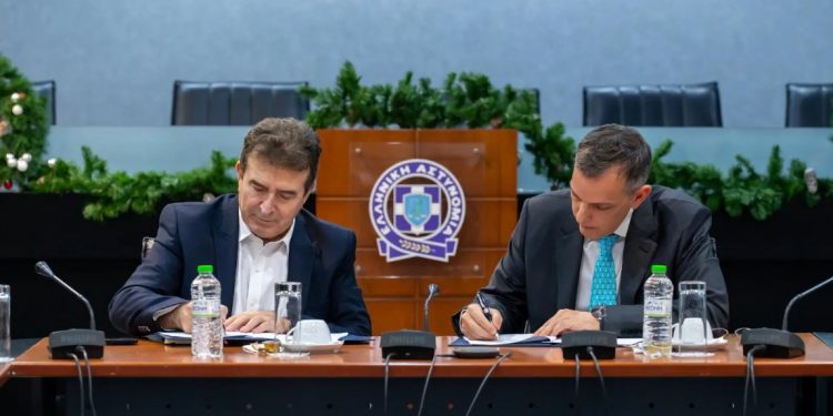 Ο Χρυσοχοΐδης υπέγραψε μνημόνιο συνεργασίας για την προστασία των ζώων συντροφιάς – ΦΩΤΟ