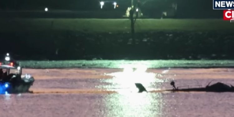 Αεροπορική τραγωδία στην Ουάσιγκτον: Βρέθηκαν τα μαύρα κουτιά του αεροσκάφους – ΒΙΝΤΕΟ