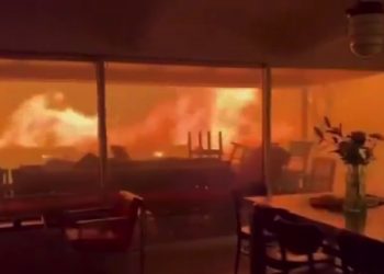 Κόλαση φωτιάς στο Λος Άντζελες – Οι φλόγες εξαπλώνονται με τρομακτική ταχύτητα – ΒΙΝΤΕΟ