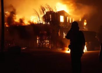 Πύρινος όλεθρος στο Λος Άντζελες: Εικόνες βγαλμένες από ταινία… μόνο που είναι αληθινές – ΒΙΝΤΕΟ