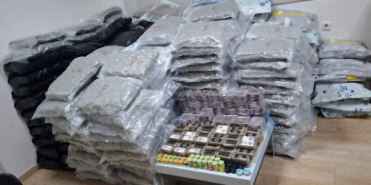 Λιμάνι Ηγουμενίτσας: Εντοπίστηκαν 365 κιλά ναρκωτικών σε φορτηγό με κύβους μαγειρικής – Συνελήφθη ο οδηγός – ΒΙΝΤΕΟ – ΦΩΤΟ