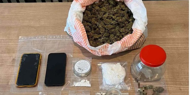 Ιωάννινα: Στα «δίχτυα» της ΕΛΑΣ πιάστηκαν 2 γυναίκες που διακινούσαν κοκαΐνη και κάνναβη – ΦΩΤΟ