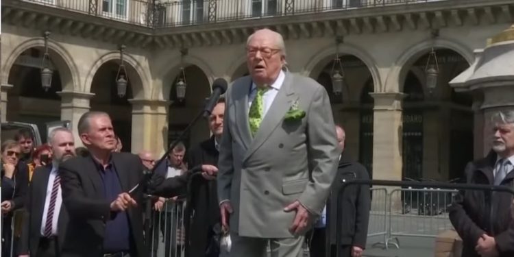 Πέθανε ο Ζαν Μαρί Λεπέν – «Λεπτομέρεια της ιστορίας οι θάλαμοι αερίων στα ναζιστικά στρατόπεδα», είχε πει