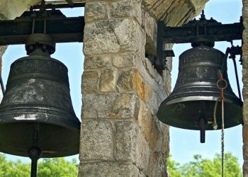 «Κωδικός» καμπαναριό: Άδειασαν το παγκάρι από παρεκκλήσι αλλά στην εκκλησία τα βρήκαν σκούρα