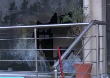 Γλυκά Νερά: Εμπρησμός σε κομμωτήριο – ΒΙΝΤΕΟ