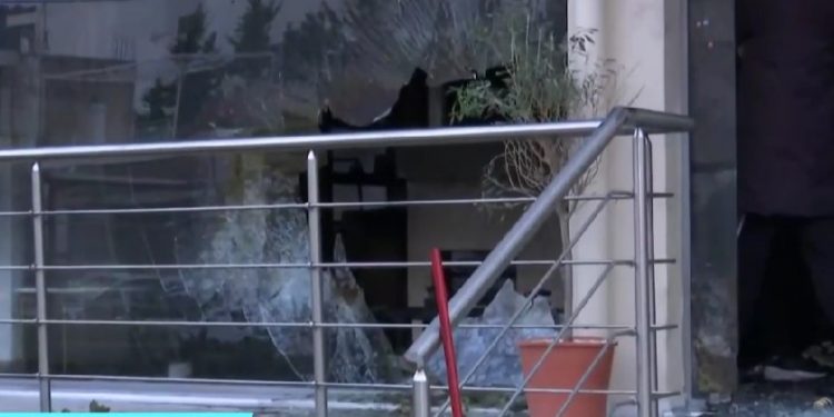 Γλυκά Νερά: Εμπρησμός σε κομμωτήριο – ΒΙΝΤΕΟ