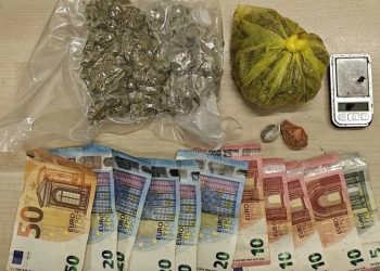 Άγιος Παντελεήμονας: Χειροπέδες σε 21χρονο – Πέταξε τα ναρκωτικά στη θέα των αστυνομικών – ΦΩΤΟ