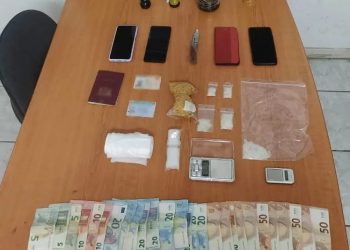 Χειροπέδες σε έναν άνδρα και 2 γυναίκες (η μία 17χρονη) για διακίνηση ναρκωτικών στο κέντρο της Αθήνας – ΦΩΤΟ