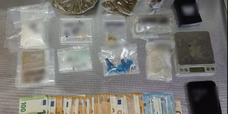 Αττική: Συνελήφθη 33χρονος για διακίνηση «σοκολάτας» κάνναβης, MDMA και ECSTASY – ΦΩΤΟ