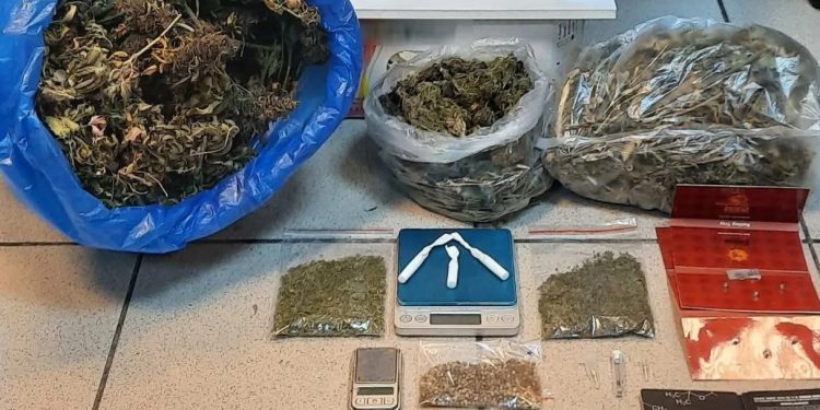 Ηράκλειο: Η «φούντα» πήγαινε σύννεφο – Κατασχέθηκαν 3 κιλά κάνναβης και 28 δενδρύλλια – 2 συλλήψεις – ΦΩΤΟ