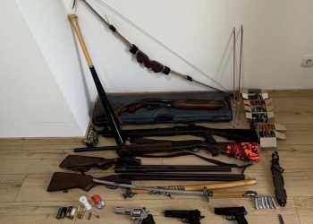 Ηράκλειο: Συνελήφθη 48χρονος «Αστακός» – Είχε τόξο, ξιφολόγχη, όπλα, ρόπαλο, κροτίδες και σφαίρες – ΦΩΤΟ