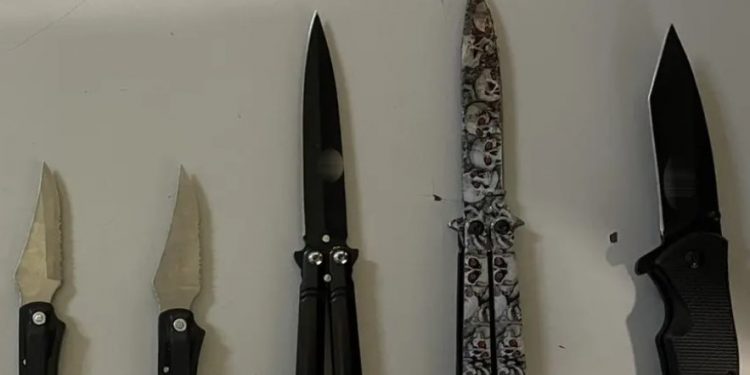 Παγκράτι: Συνελήφθησαν 5 ανήλικοι οπλισμένοι με μαχαίρια μετά από άγρια συμπλοκή – ΦΩΤΟ