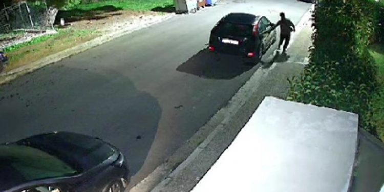 ΒΙΝΤΕΟ ΝΤΟΚΟΥΜΕΝΤΟ από την επ’ αυτοφώρω σύλληψη 58χρονου που άνοιγε αυτοκίνητα και σπίτια στη Ραφήνα